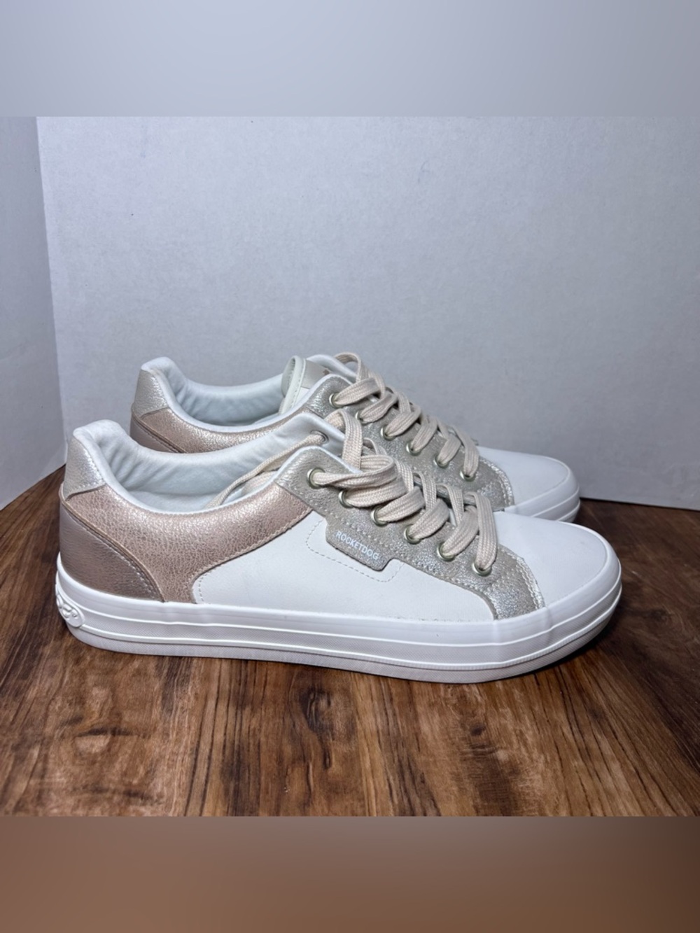 Rocket Dog Cherry Sneaker - Women's size 10